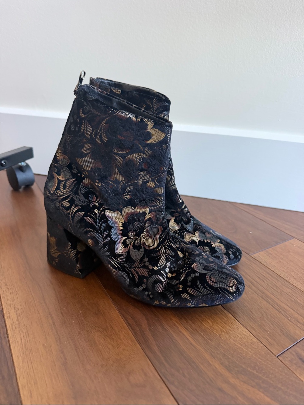 L'Intervalle Made in Spain Velvet Brocade Block Heel Booties Size 40/9 9.5 - Picture 3 of 14